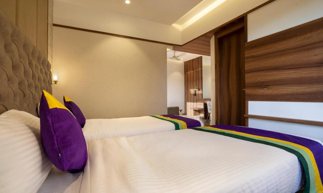 Treebo Premium Savera Inn Mumbai  Buitenkant foto