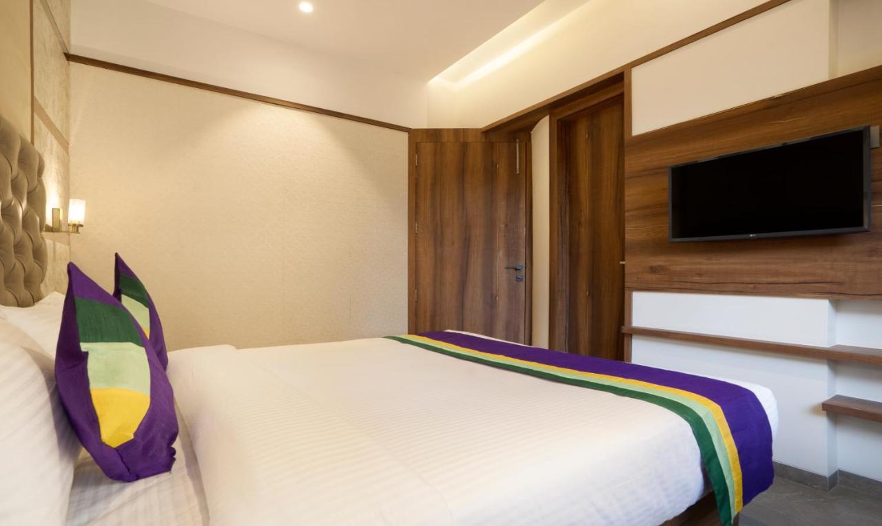 Treebo Premium Savera Inn Mumbai  Buitenkant foto